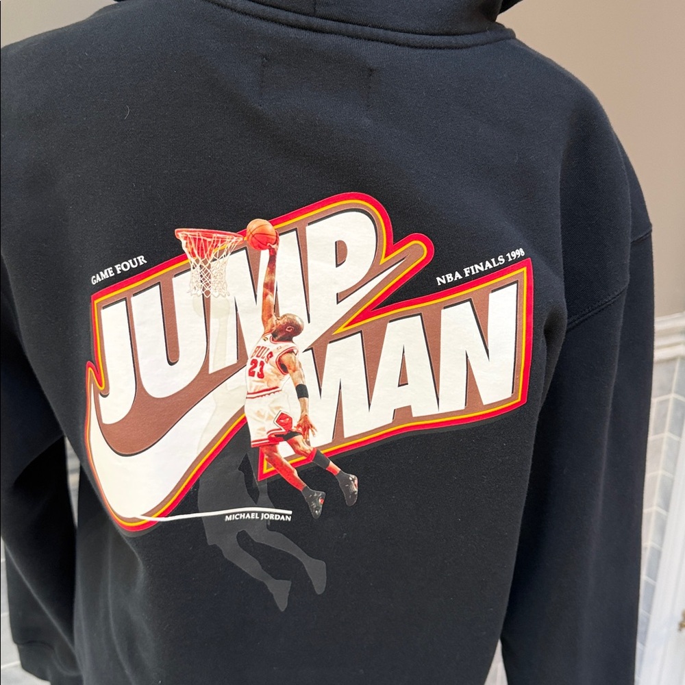 Nike Men's Black Jacket with Gold Logo - Picture 4 of 6